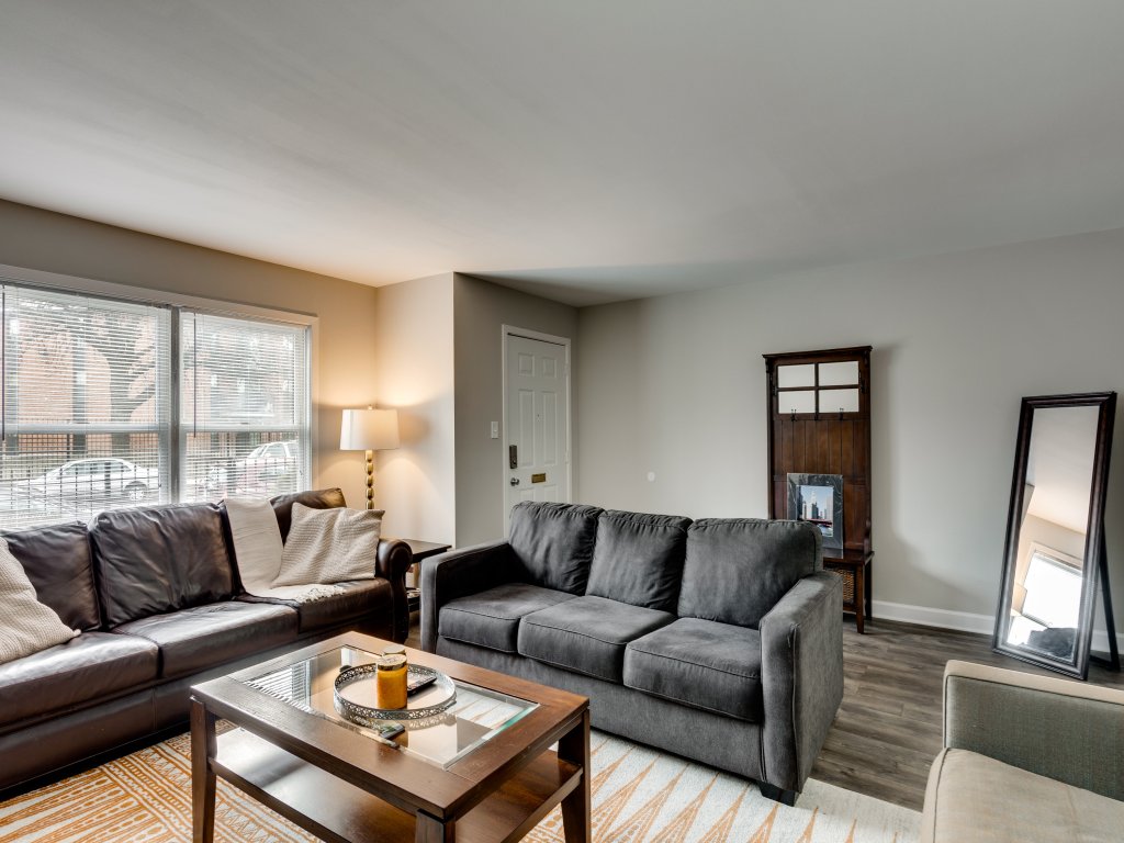 3 br/2 ba w/ Building Laundry by IL Med District Vacation Rental in Chicago - RedAwning