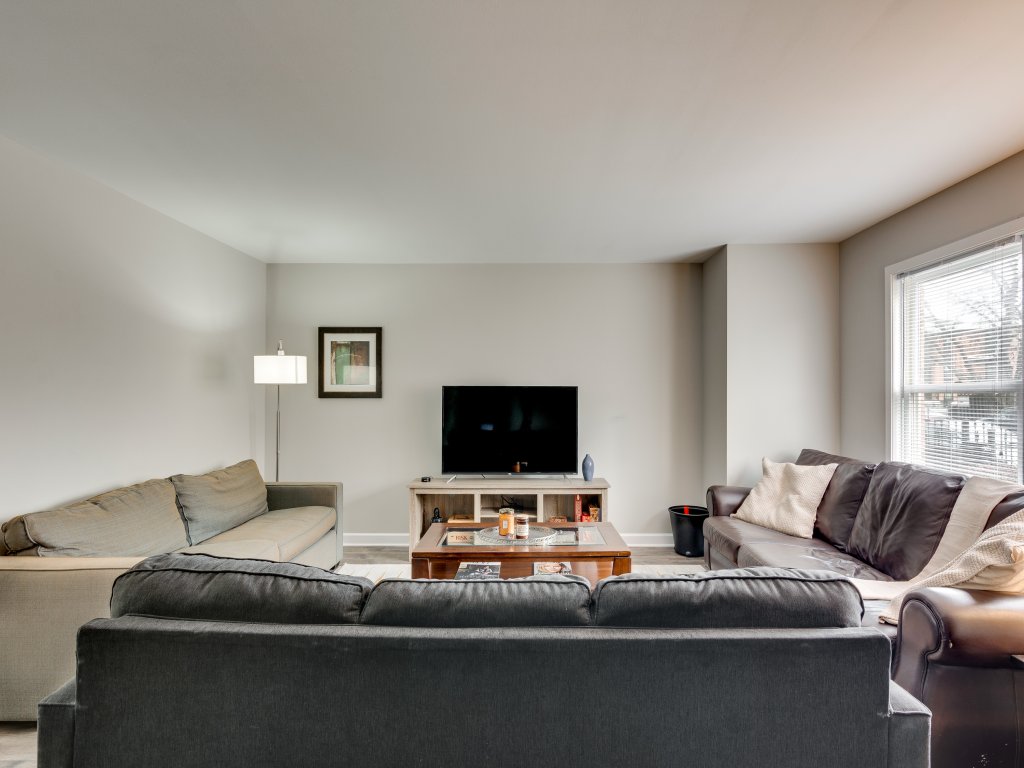 3 br/2 ba w/ Building Laundry by IL Med District Vacation Rental in Chicago - RedAwning