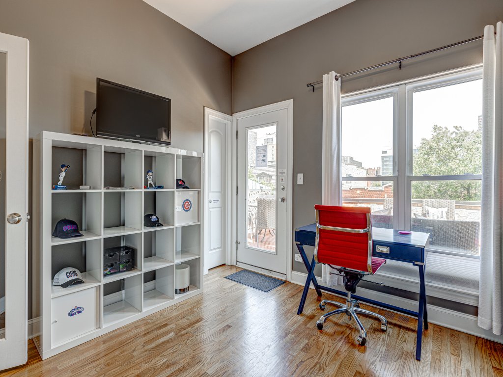 Can't beat this 2min walk to Wrigley! Vacation Rental in Chicago - RedAwning