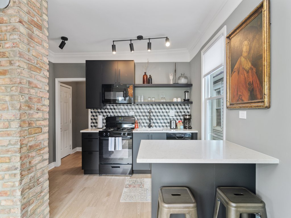 Spectacular Pilsen Studio for 2! Vacation Rental in Chicago - RedAwning