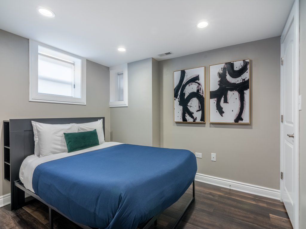 Perfect Lincoln Park Retreat - Walk to DePaul! Vacation Rental in Chicago - RedAwning