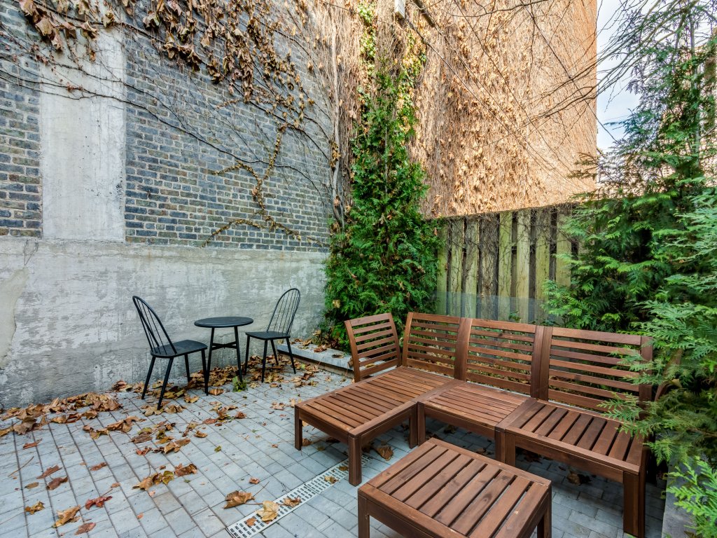 Perfect Lincoln Park Retreat - Walk to DePaul! Vacation Rental in Chicago - RedAwning