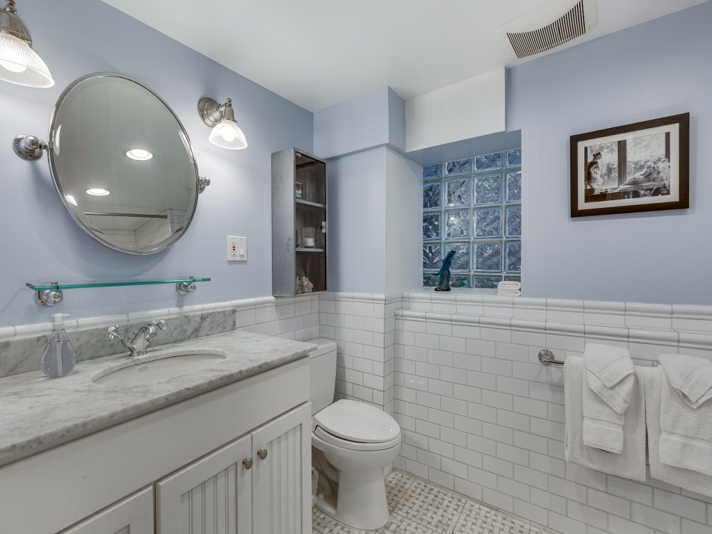 2 Cozy Bedrooms in a Hidden Wicker Park Gem! Vacation Rental in Chicago - RedAwning