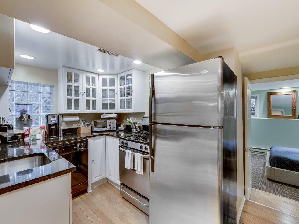 2 Cozy Bedrooms in a Hidden Wicker Park Gem! Vacation Rental in Chicago - RedAwning