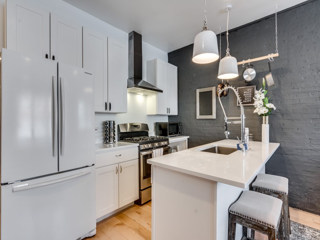 Great 1 BR Apartment in West Town Vacation Rental in Chicago - RedAwning
