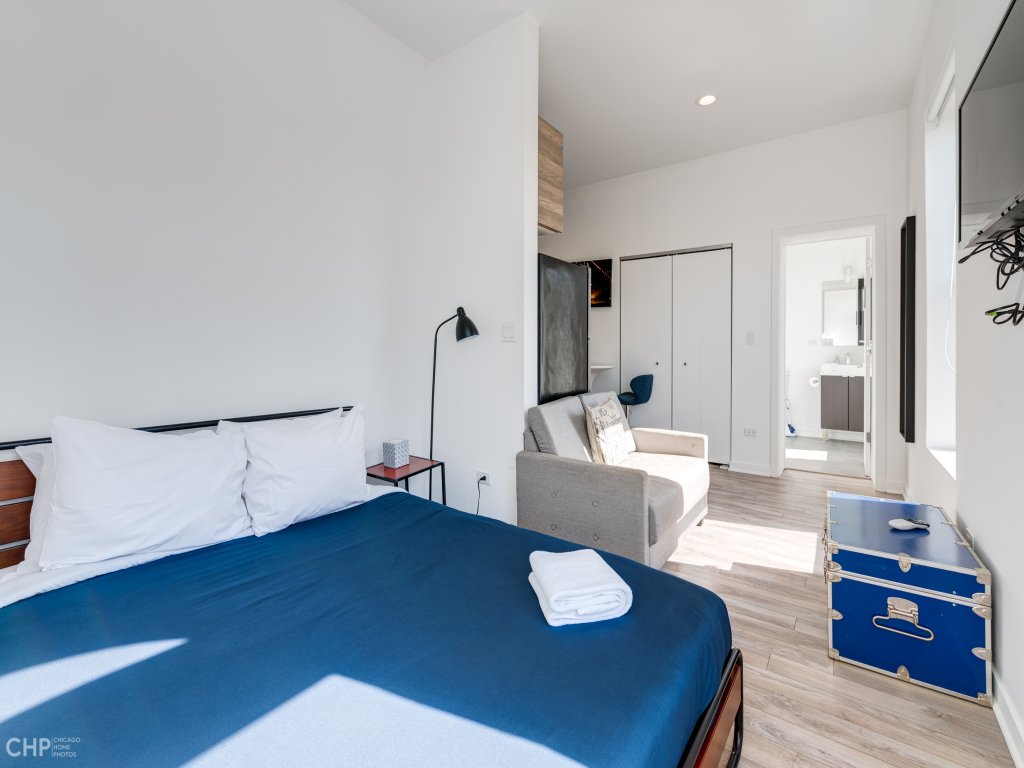 Cabin 208 at 747 Lofts Vacation Rental in Chicago - RedAwning
