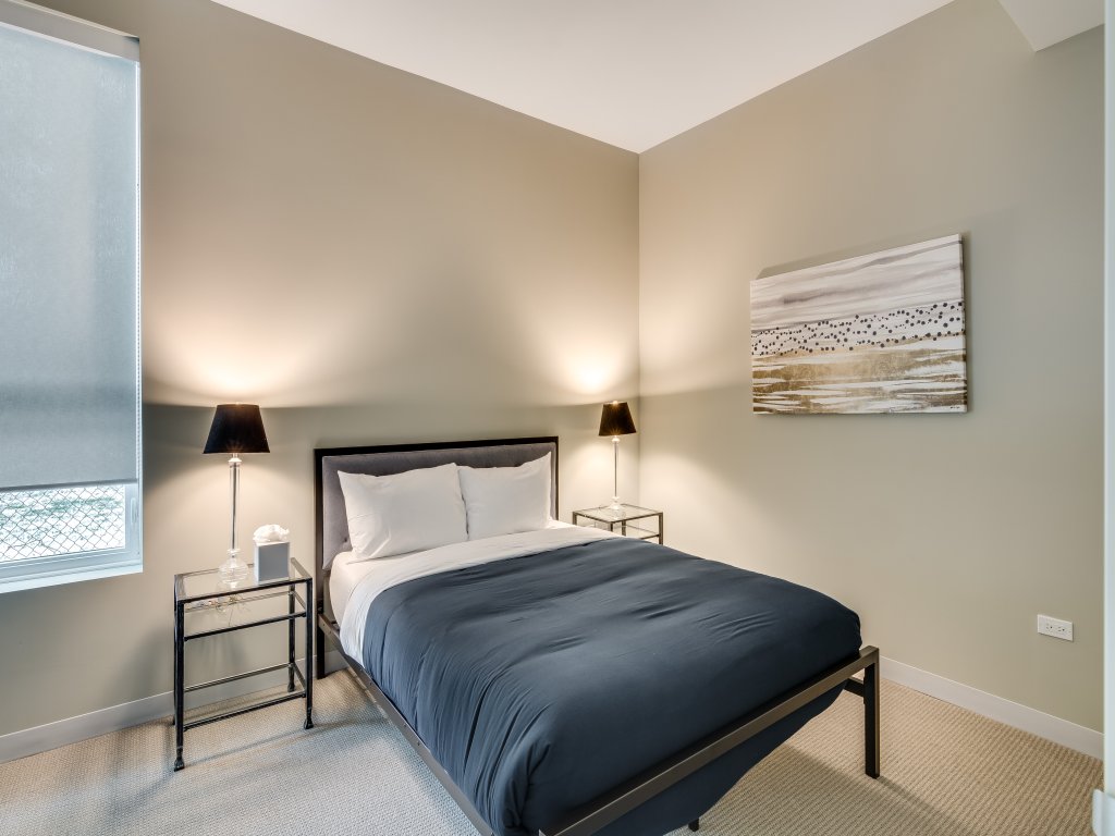 Modern River West 2 Bed 2 Bath-Steps to Blue Line Vacation Rental in Chicago - RedAwning