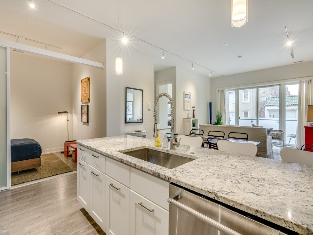 6 Bedrooms in Beautiful Sheridan Park! Vacation Rental in Chicago - RedAwning