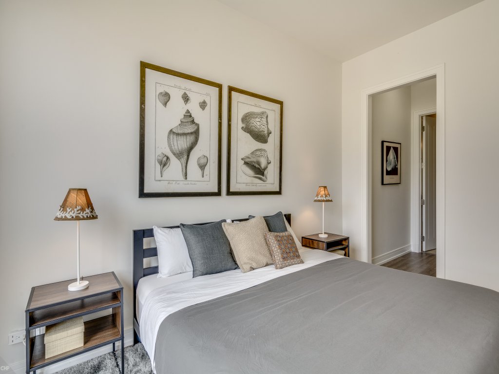 6 Bedrooms in Beautiful Sheridan Park! Vacation Rental in Chicago - RedAwning