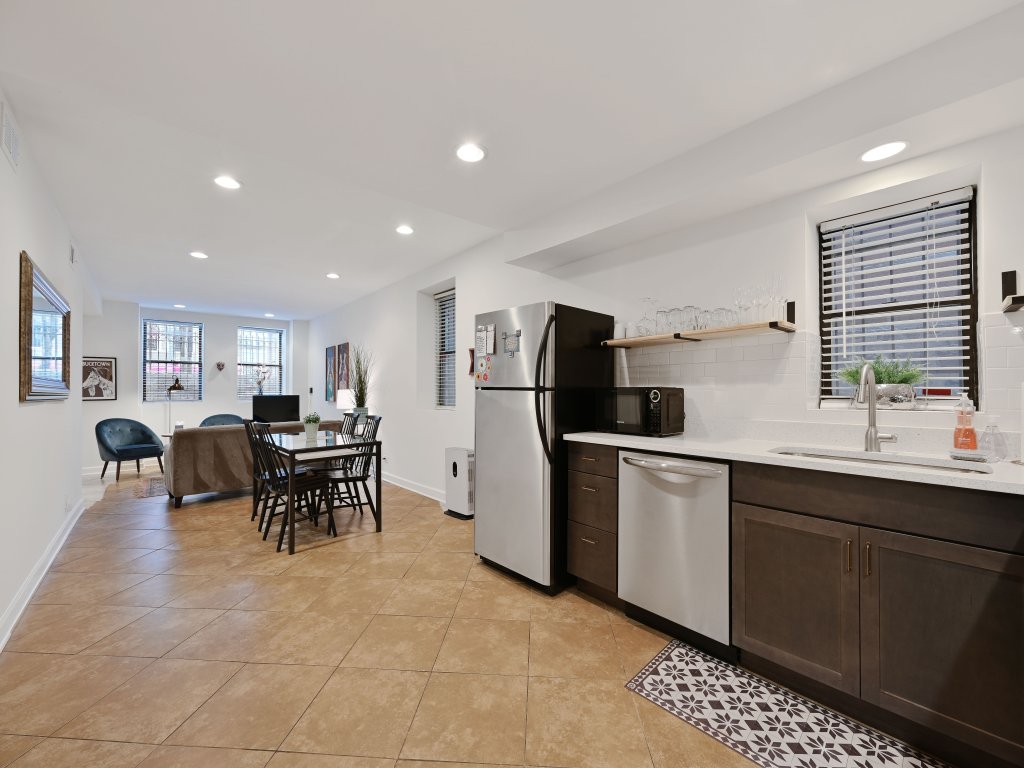 Lively Wicker Park 2BR, Steps to Damen Blue Line Vacation Rental in Chicago - RedAwning
