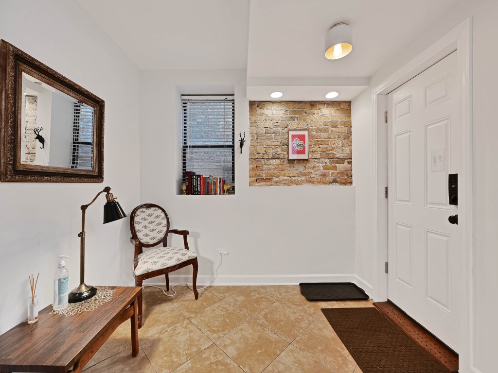 Lively Wicker Park 2BR, Steps to Damen Blue Line Vacation Rental in Chicago - RedAwning
