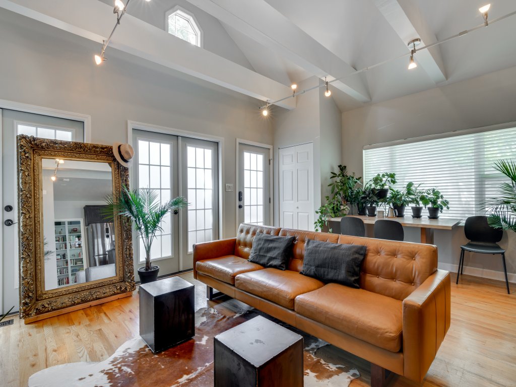 Division St Designer Home in Heart of Wicker Park Vacation Rental in Chicago - RedAwning