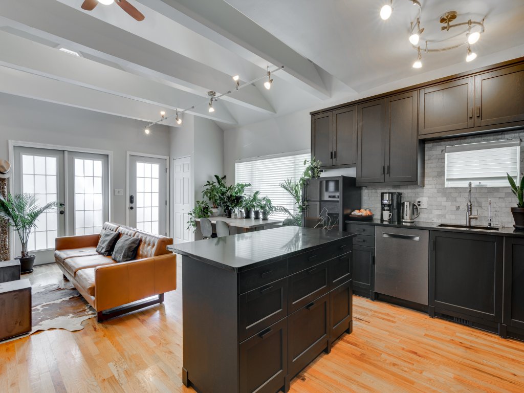 Division St Designer Home in Heart of Wicker Park Vacation Rental in Chicago - RedAwning