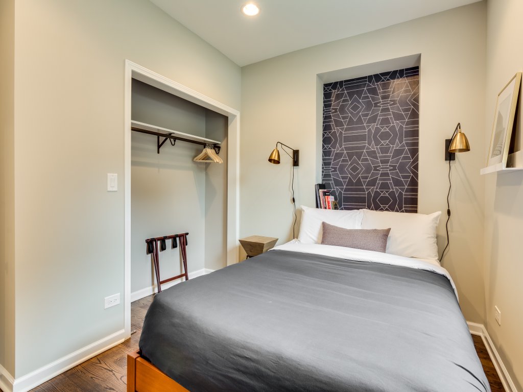 Vibrant & Stylish 4 Bed Condo near Humboldt Park Vacation Rental in Chicago - RedAwning