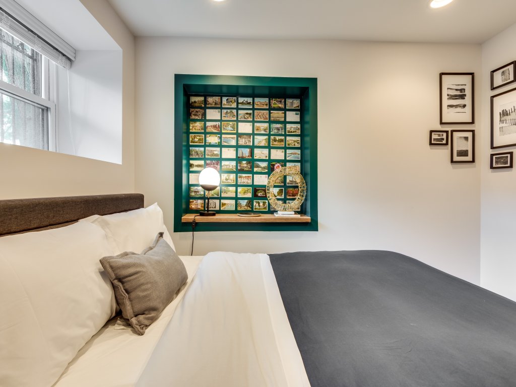 Vibrant & Stylish 4 Bed Condo near Humboldt Park Vacation Rental in Chicago - RedAwning