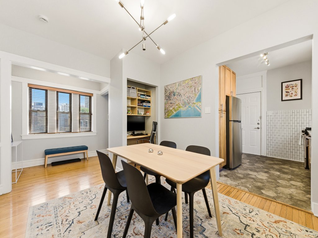 Sunny Top-Floor Uptown Condo Near Lake & Red Line Vacation Rental in Chicago - RedAwning