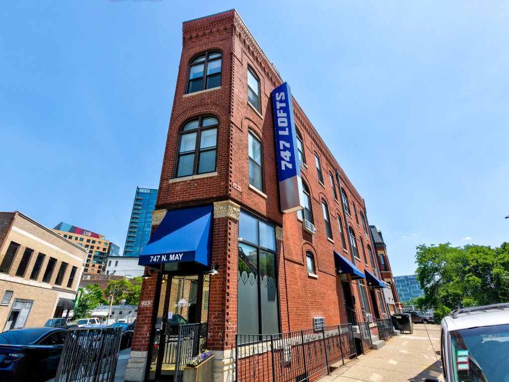 Cabin 101 at 747 Lofts Vacation Rental in Chicago - RedAwning
