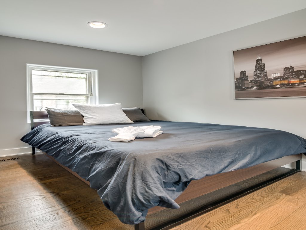 Pro Cleaned & Isolated West Loop Coach House Vacation Rental in Chicago - RedAwning