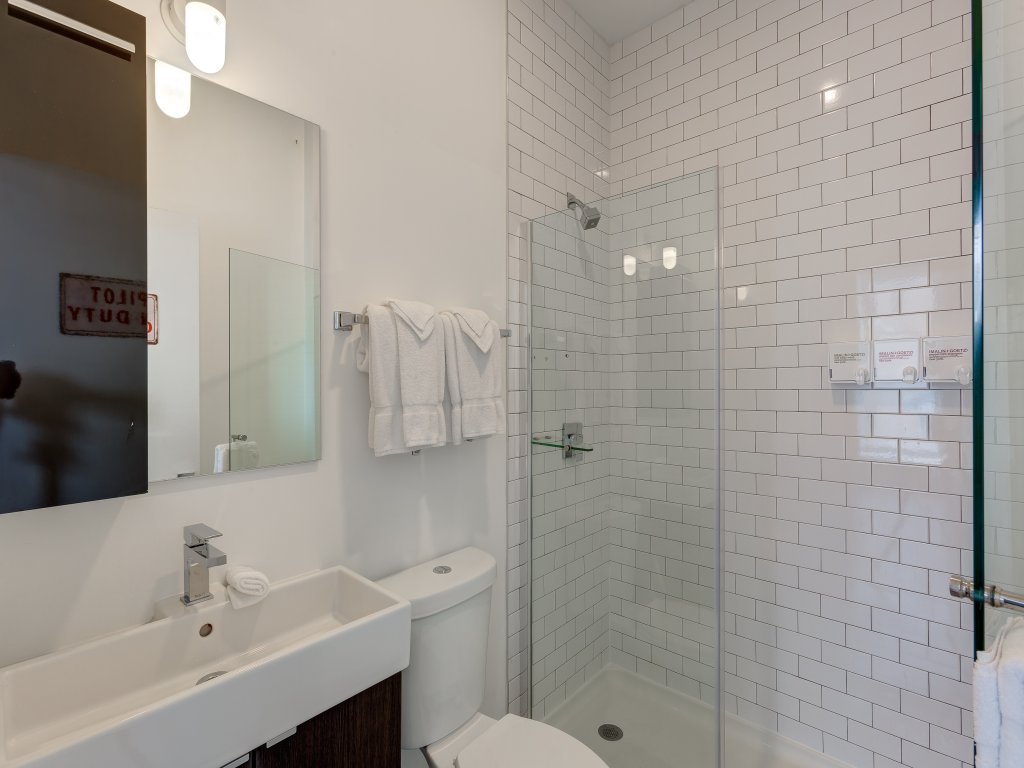Cabin 103 at 747 Lofts Vacation Rental in Chicago - RedAwning