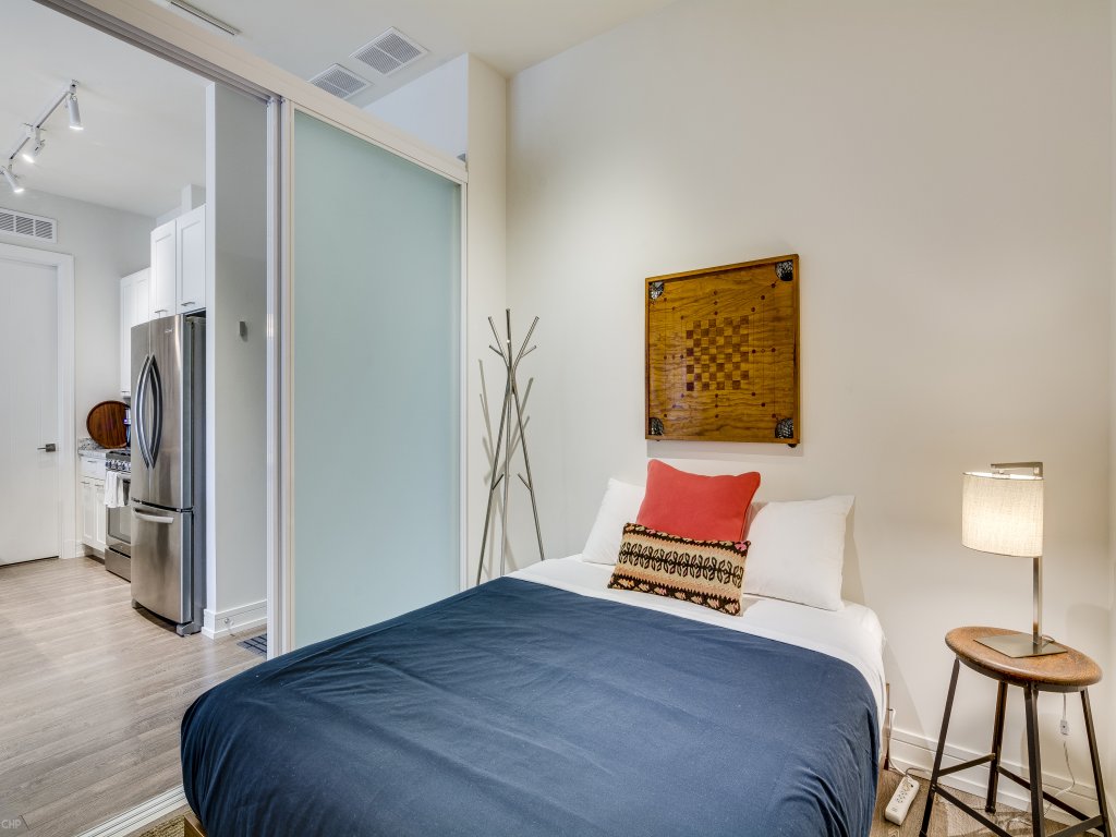 3BR w/ Elevator, Patio & Laundry near the Red Line Vacation Rental in Chicago - RedAwning