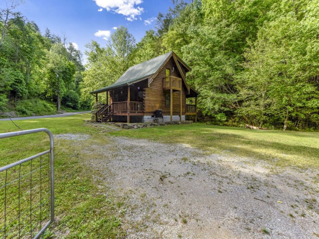 Whisper Creek Vacation Rental in Townsend - RedAwning