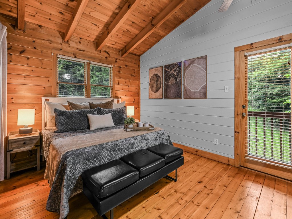 Willow Creek Vacation Rental in Townsend - RedAwning