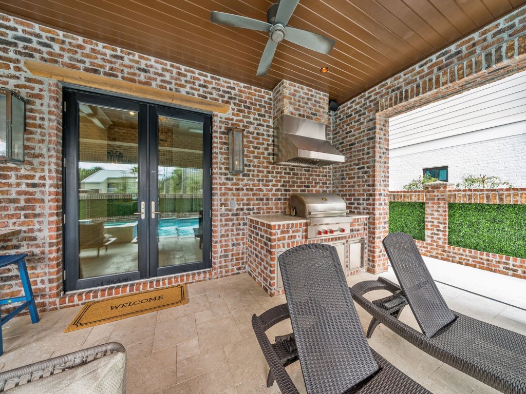 Summer Wind Vacation Rental in Seagrove Beach - RedAwning