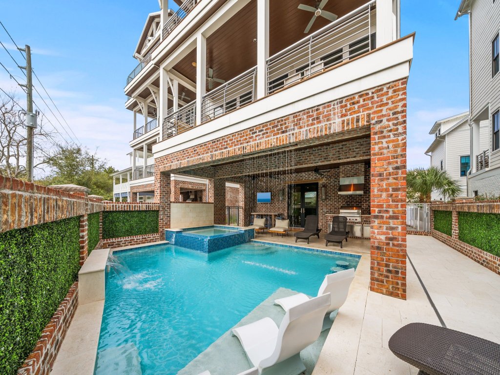 Summer Wind Vacation Rental in Seagrove Beach - RedAwning
