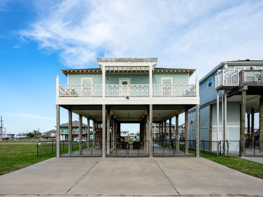 The Beach House Vacation Rental in Texas - RedAwning