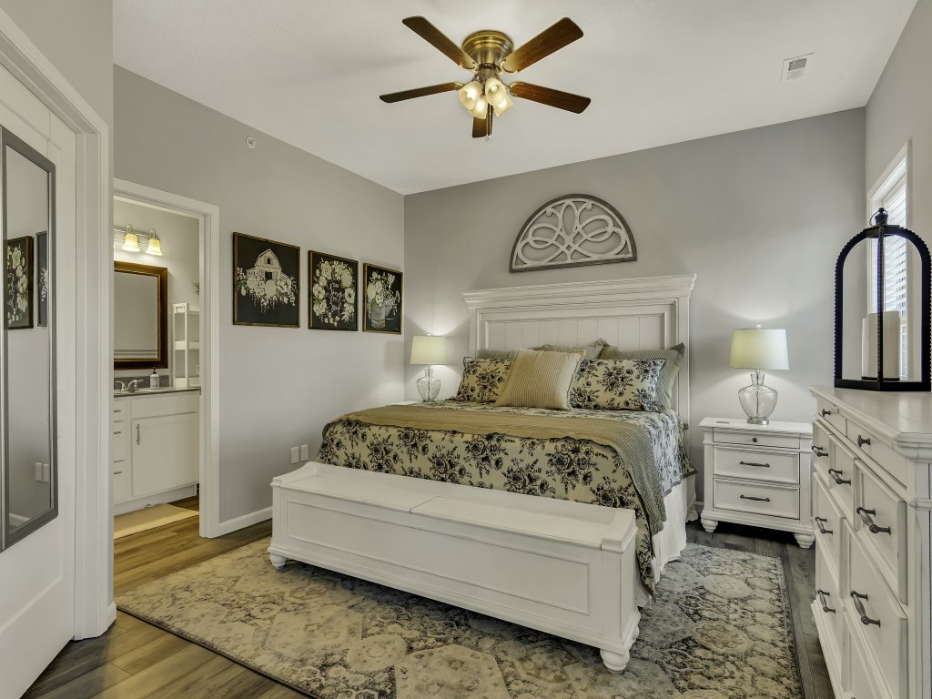 SB93-1 -Sunset Bunker Vacation Rental in Branson West - RedAwning
