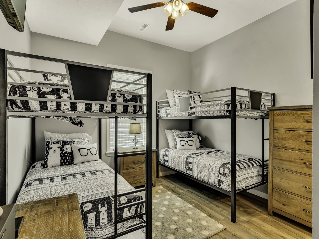 SB93-1 -Sunset Bunker Vacation Rental in Branson West - RedAwning