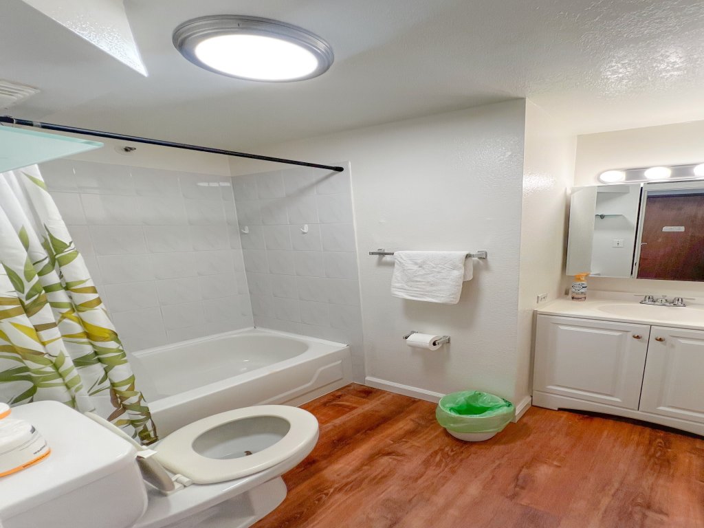 Renovated Hawaiian Monarch Mauka Studio Vacation Rental in Honolulu - RedAwning