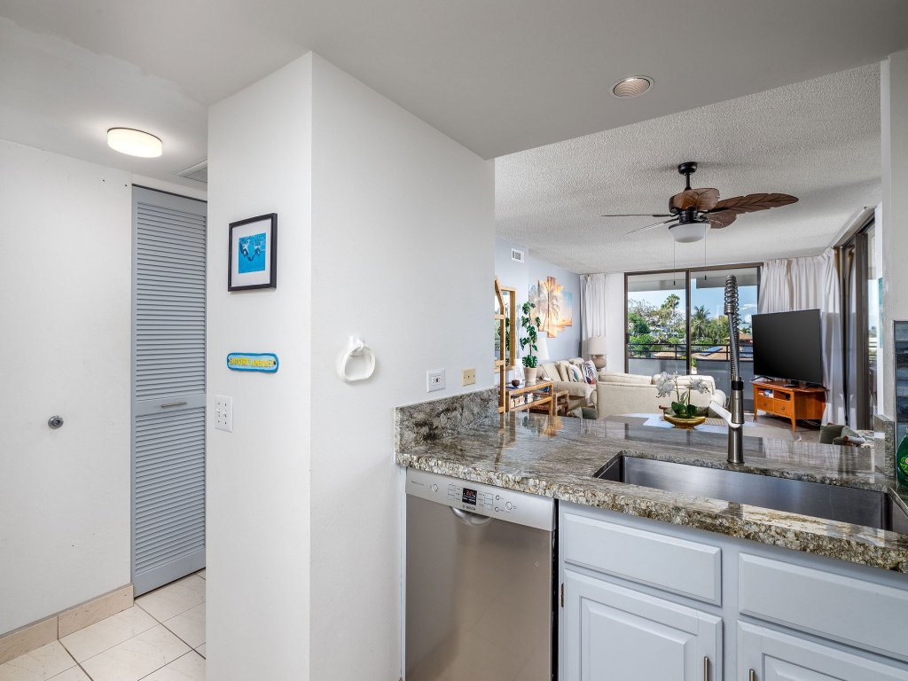 White Sands Village#225 Vacation Rental in Kailua Kona - RedAwning