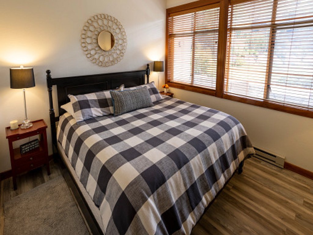 3106- One Bedroom + Den Deluxe Powderhorn Lodge Vacation Rental in Solitude - RedAwning