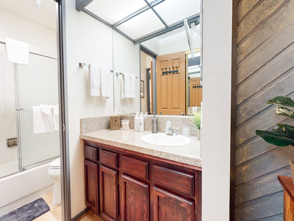 Aspen Creek #115 Vacation Rental in Mammoth Lakes - RedAwning
