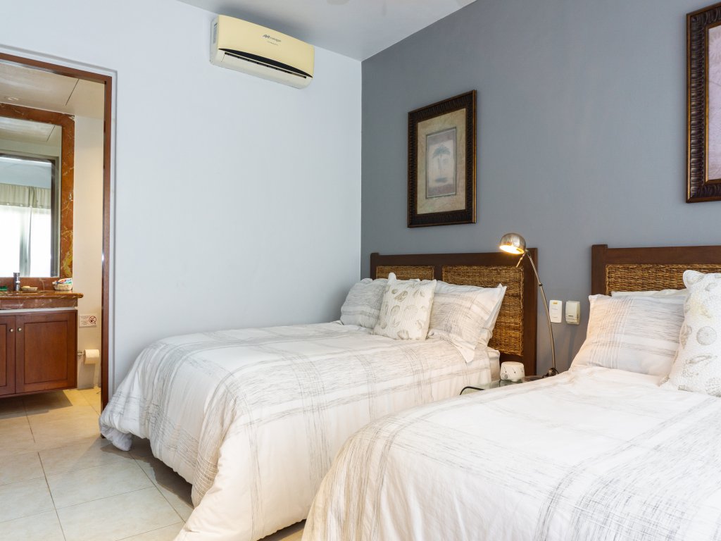 Luna Maya 3 Vacation Rental - RedAwning