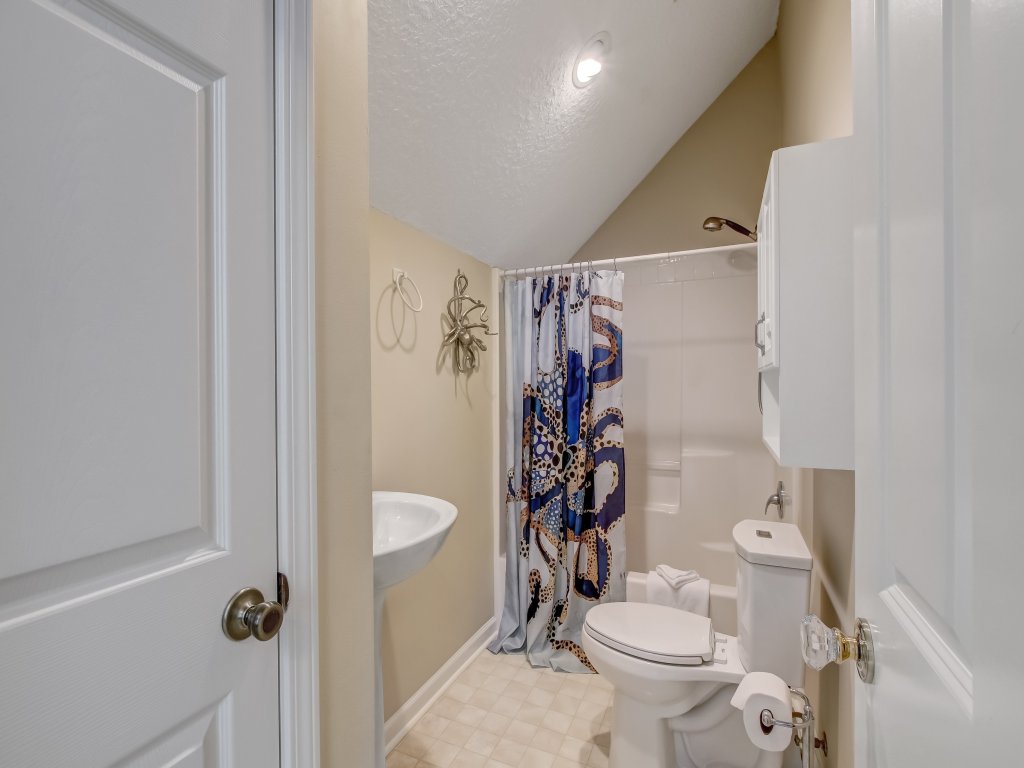 1016 San Fernando Street Vacation Rental in Fernandina Beach - RedAwning