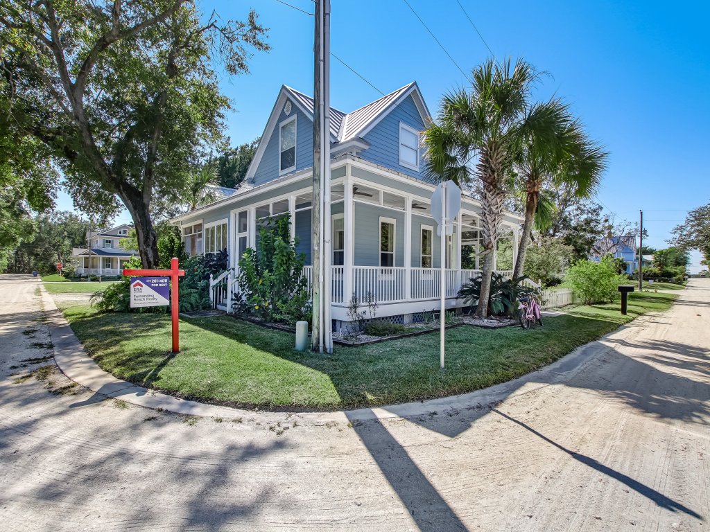 1016 San Fernando Street Vacation Rental in Fernandina Beach - RedAwning