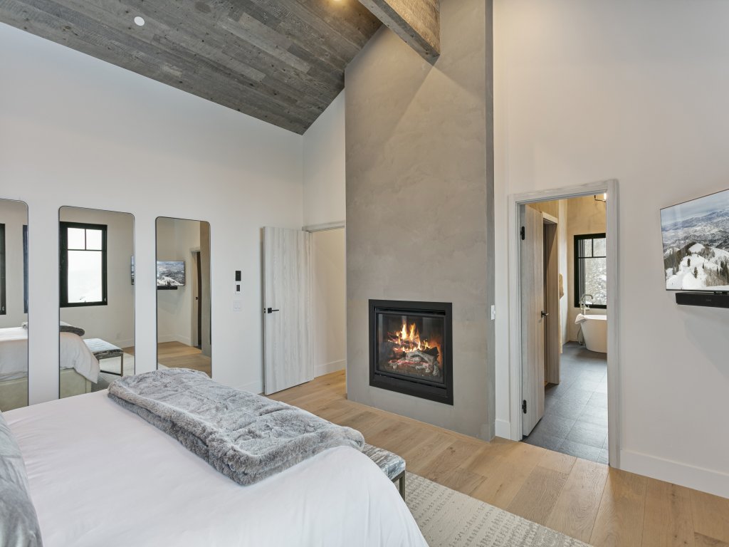 50 - Six Bedroom with Spa Stag Lodge Vacation Rental in Park City - RedAwning