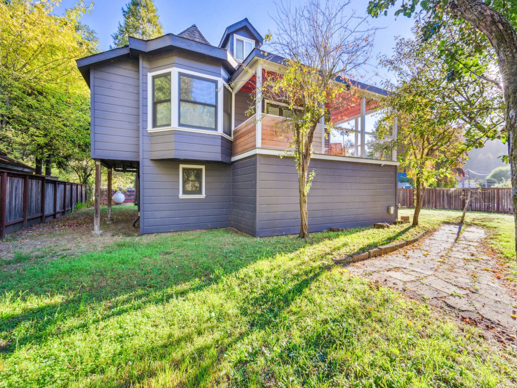 Pet’s FREE! Modern luxury steps from Russian River Vacation Rental in Monte Rio - RedAwning