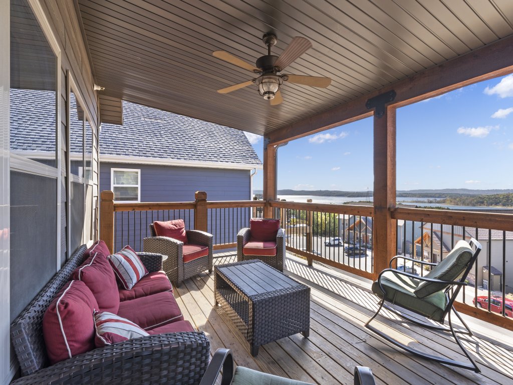 CC280- Lakefront Haven Vacation Rental in Branson - RedAwning