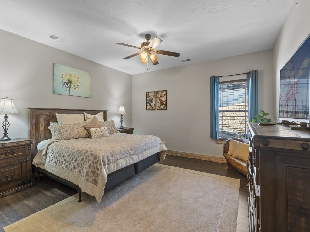 CC280- Lakefront Haven Vacation Rental in Branson - RedAwning