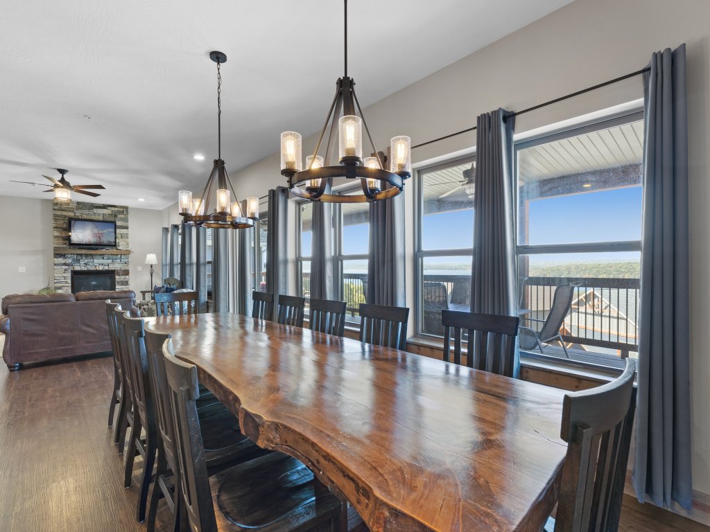 CC280- Lakefront Haven Vacation Rental in Branson - RedAwning