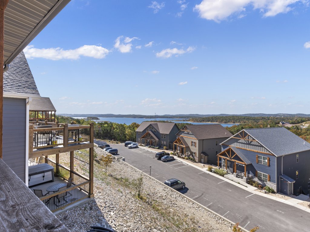 CC280- Lakefront Haven Vacation Rental in Branson - RedAwning