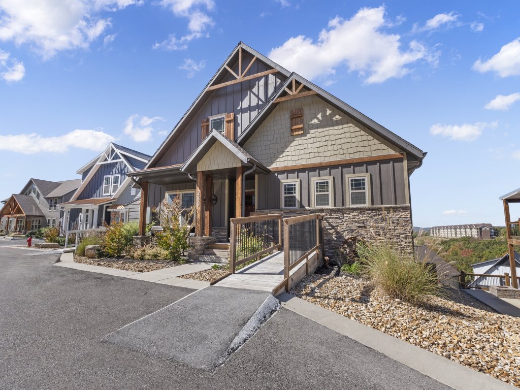 CC280- Lakefront Haven Vacation Rental in Branson - RedAwning