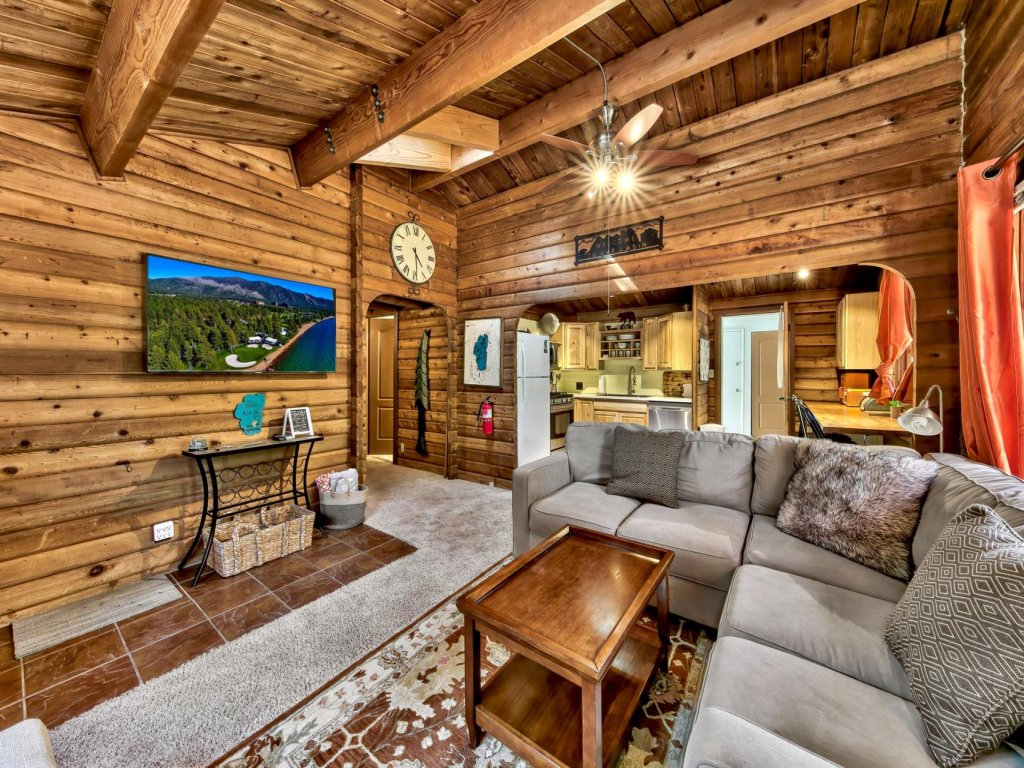 1577A The Tahoe Lazy Bear Vacation Rental in California - RedAwning