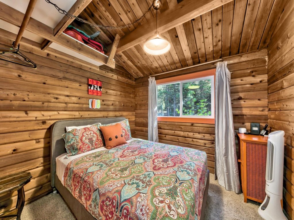 1577A The Tahoe Lazy Bear Vacation Rental in California - RedAwning