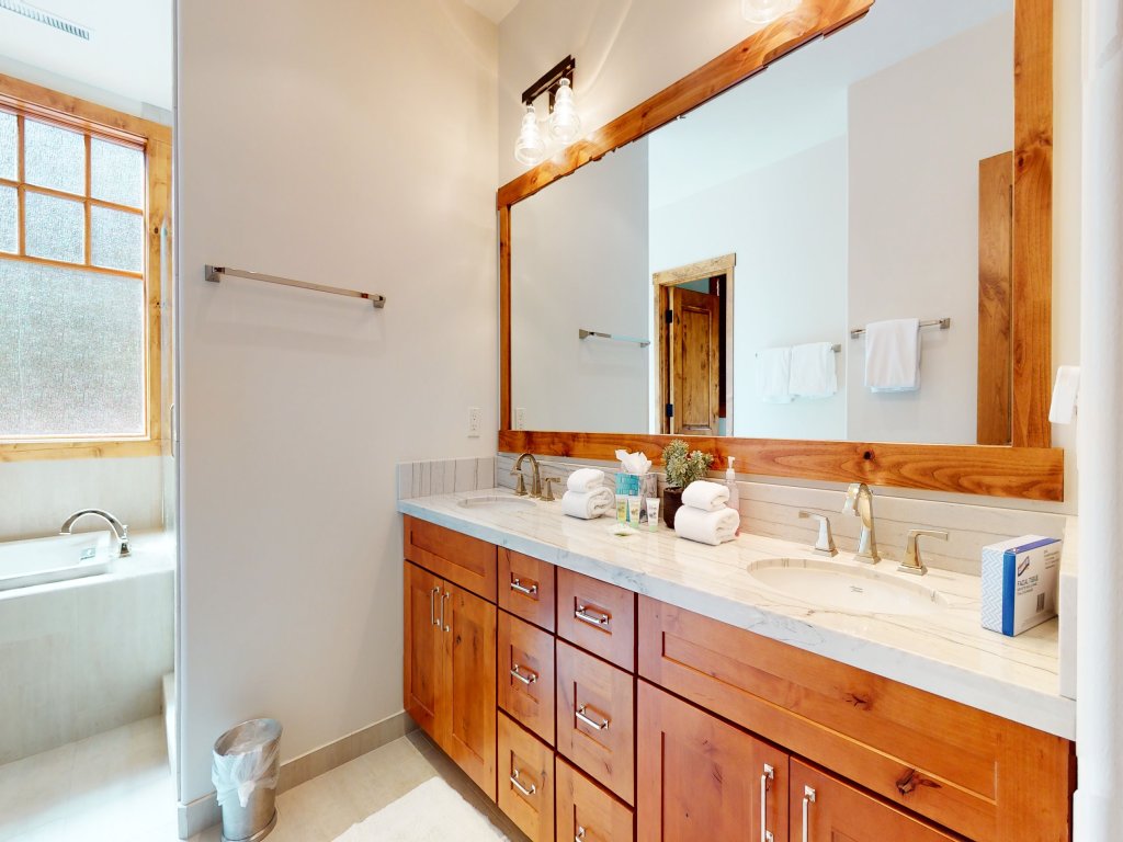 Graystone #2024 Vacation Rental in Mammoth Lakes - RedAwning