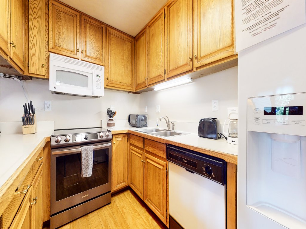 Lakeview Villas #28 Vacation Rental in Mammoth Lakes - RedAwning