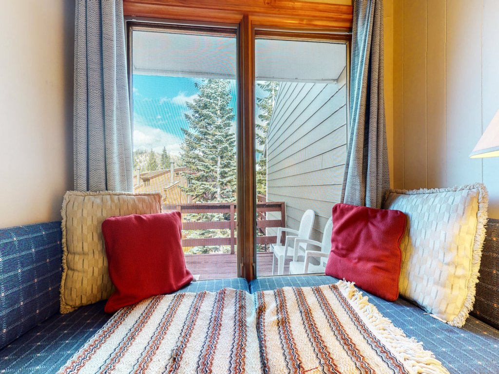 Lakeview Villas #28 Vacation Rental in Mammoth Lakes - RedAwning